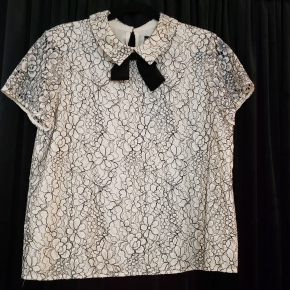 Karl Lagerfeld Tops - Karl Lagerfeld White Black Bowtie Floral with Lace Overlay